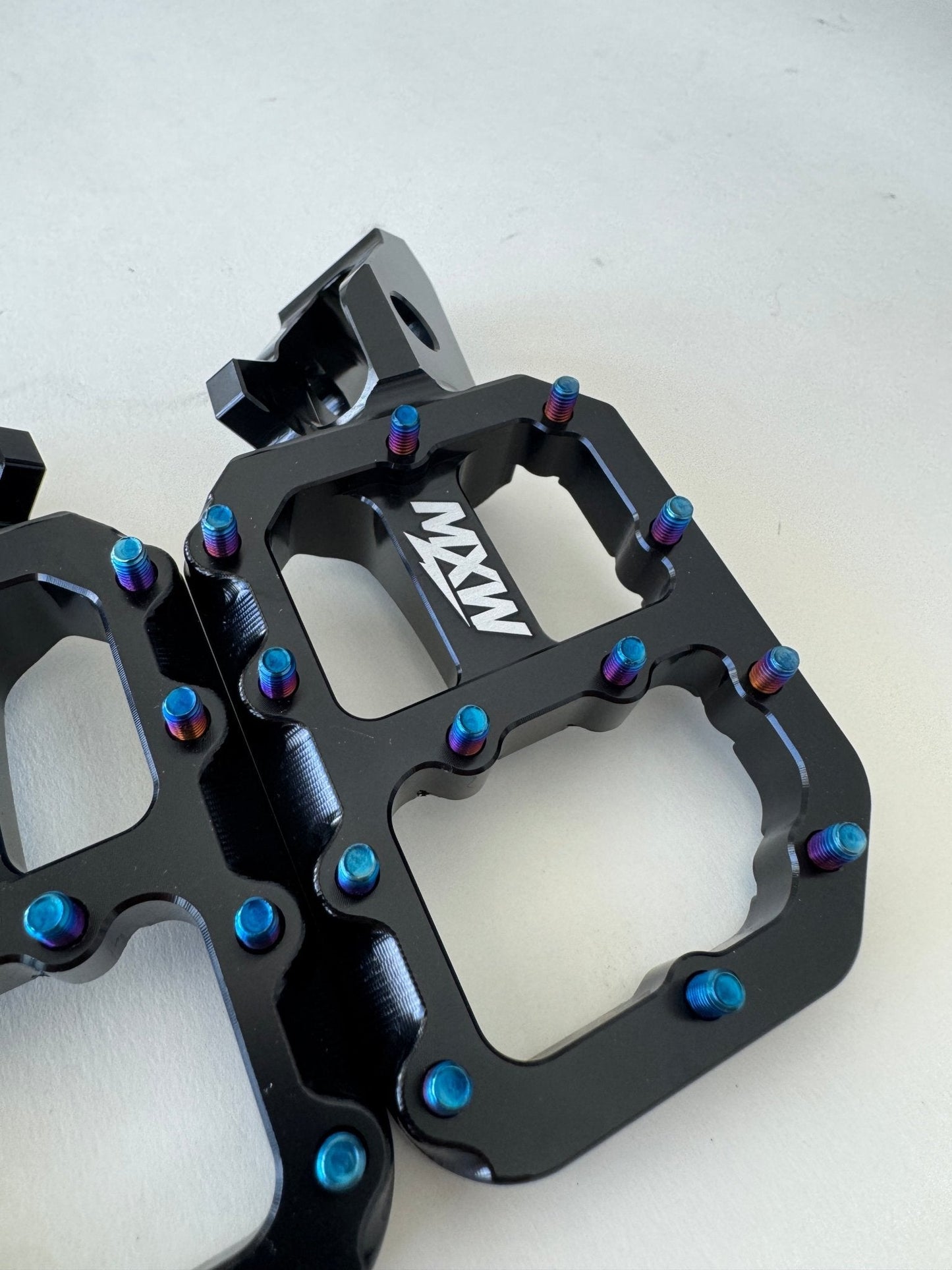 Black Wide Pegs