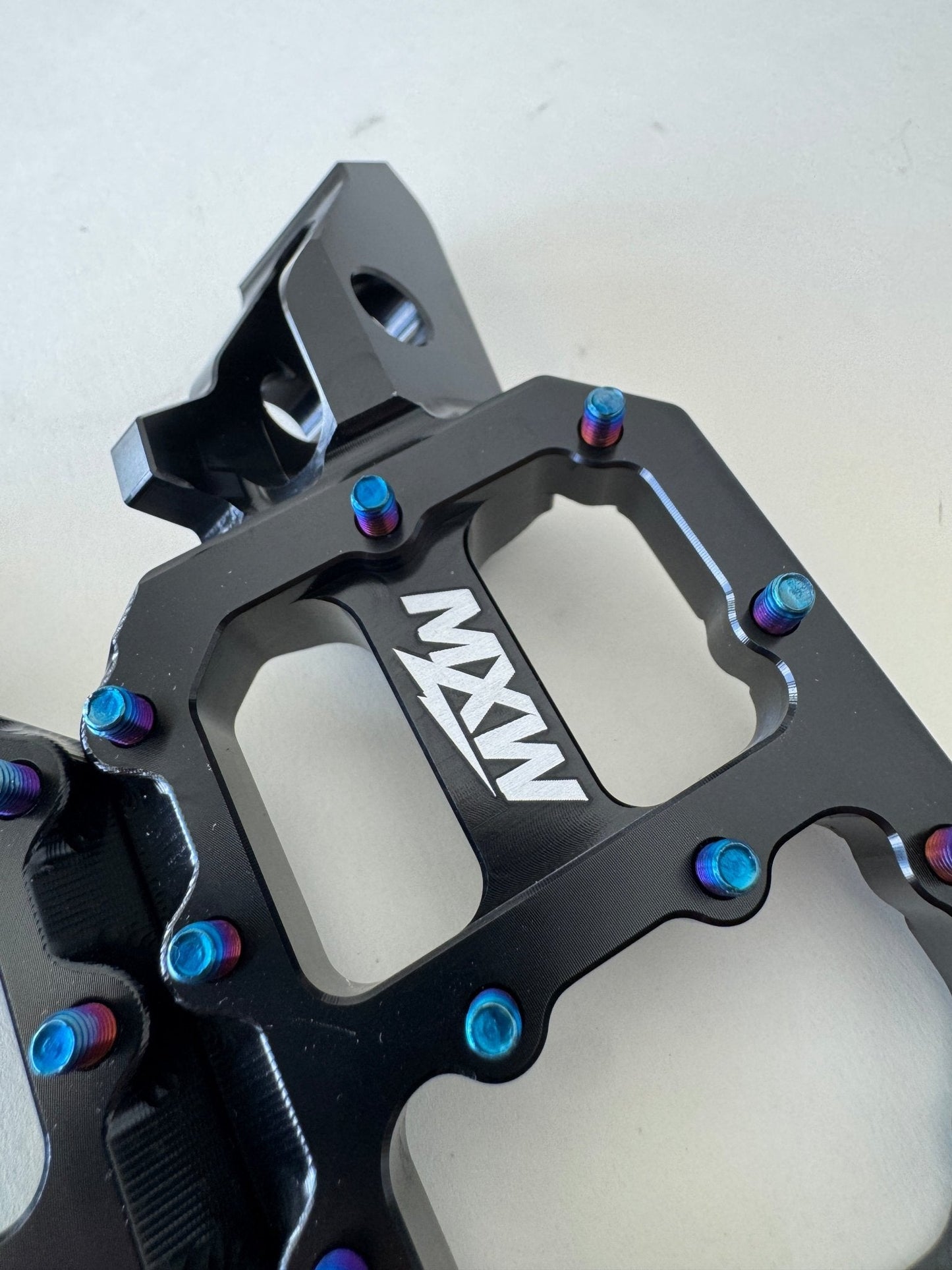 Black Wide Pegs