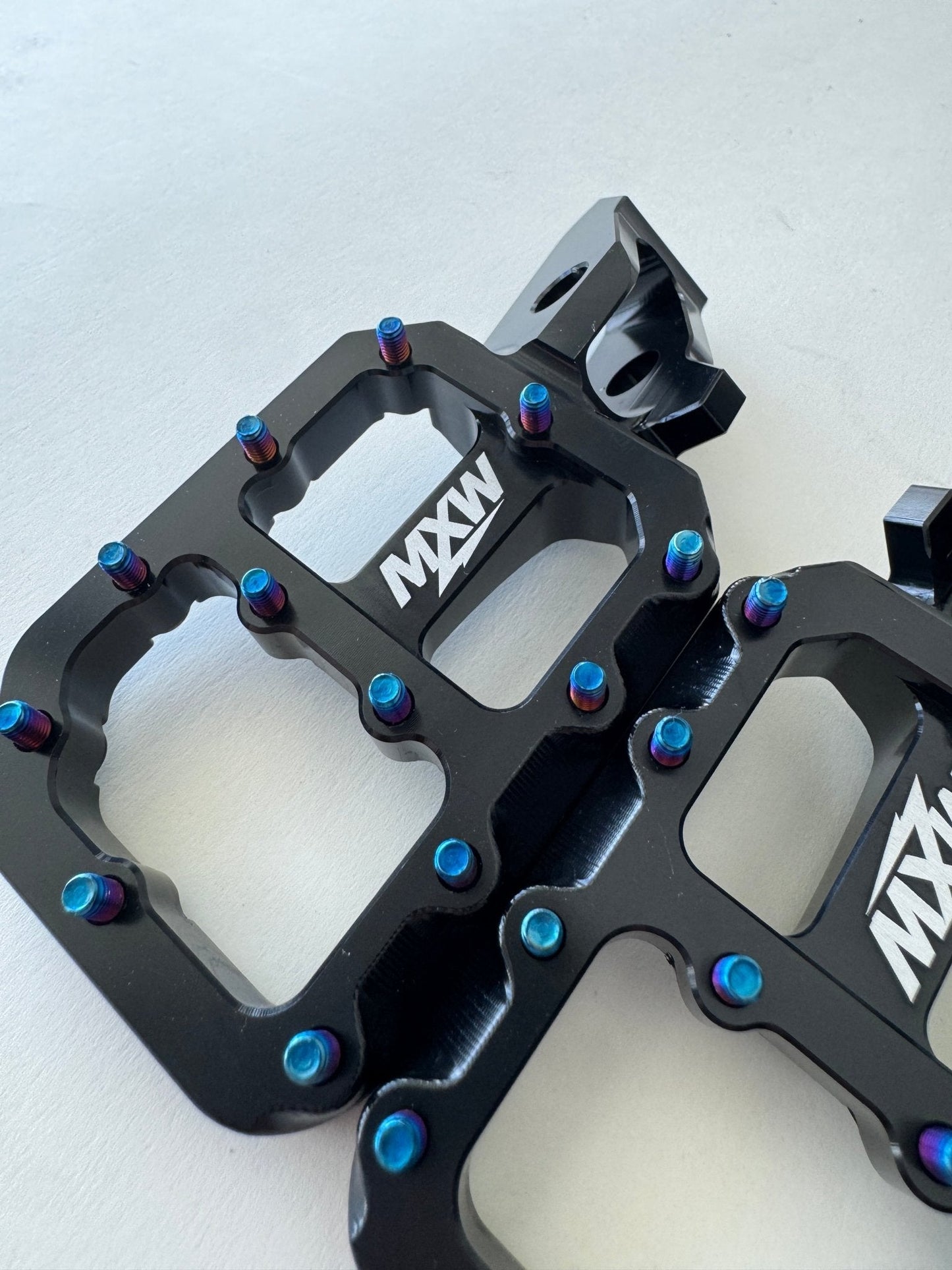Black Wide Pegs