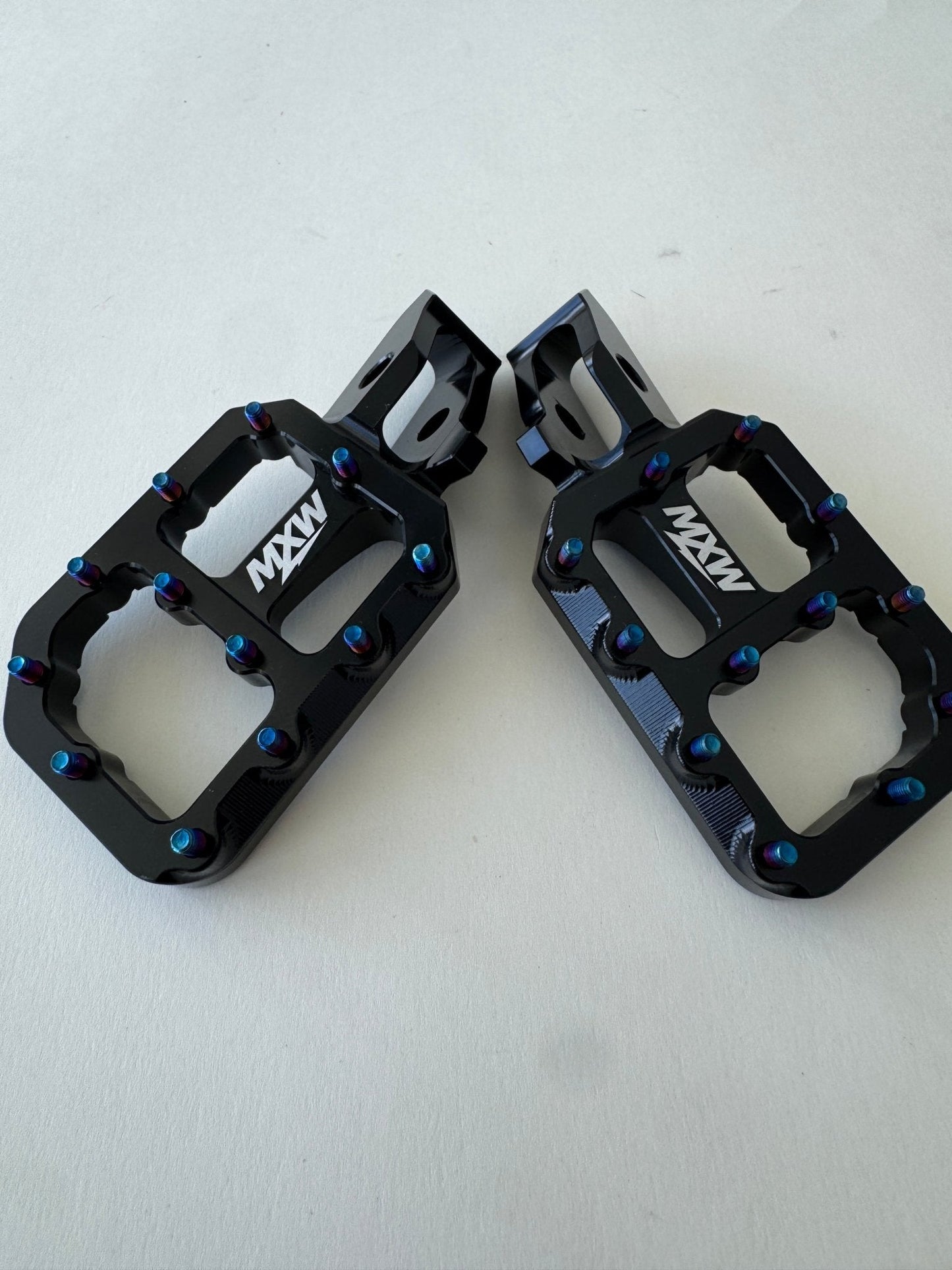 Black Wide Pegs