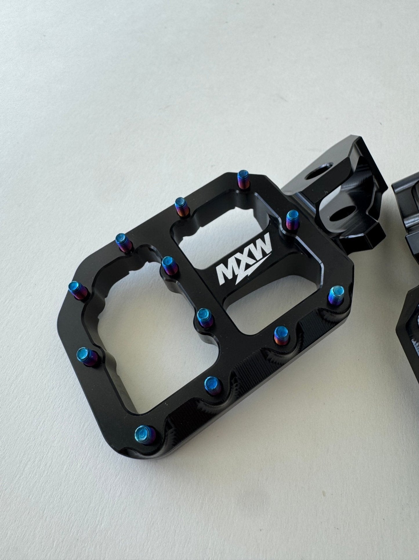 Black Wide Pegs