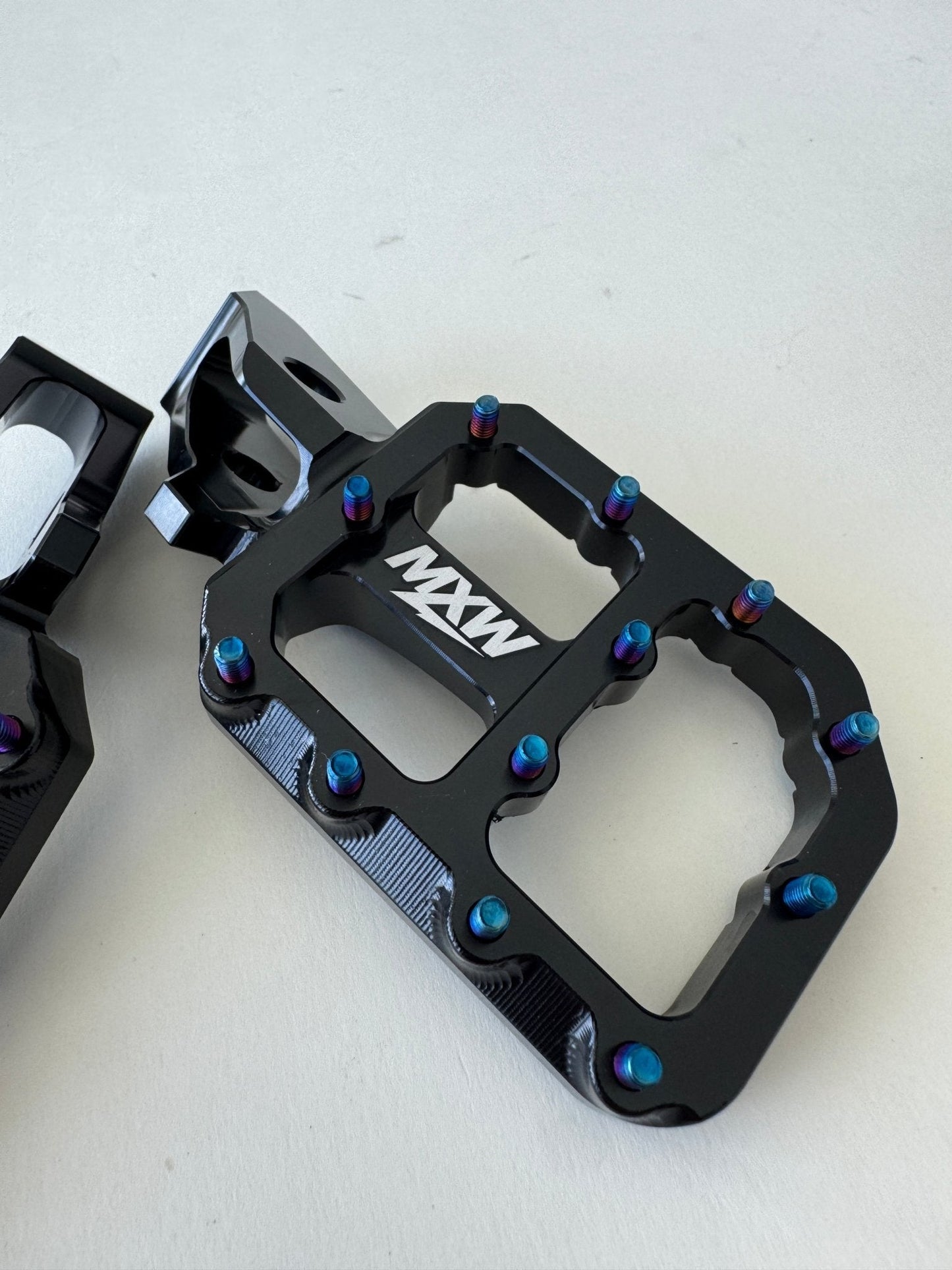 Black Wide Pegs