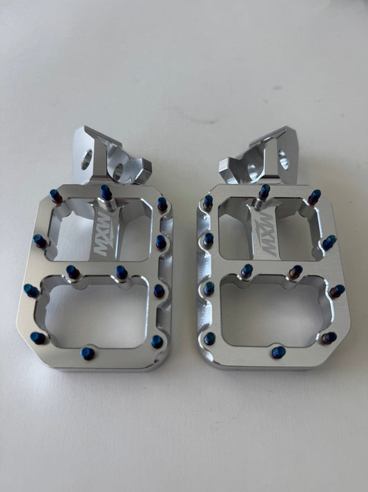 Chrome Wide Pegs